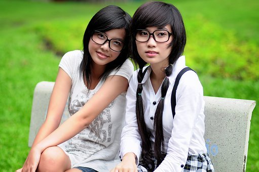 女孩们, 学生, 亚洲人, 眼镜, 亚洲女孩, 年轻女性, 朋友们, 年轻